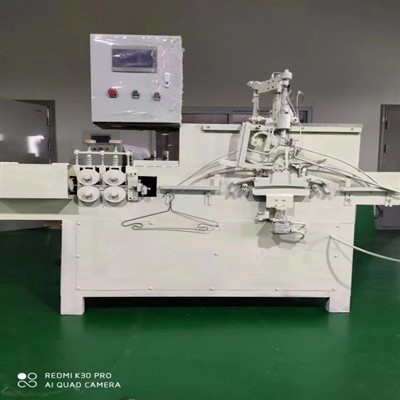Máquina de cabide em forma de pinguim